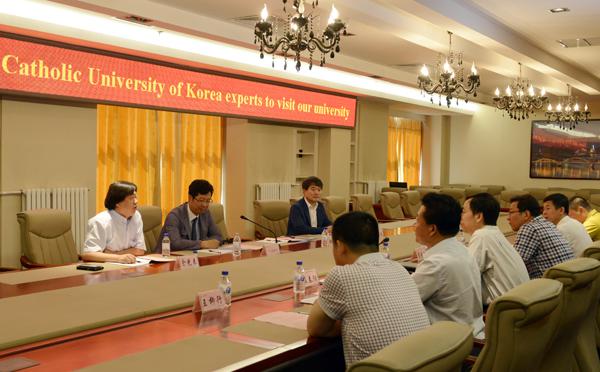 洽谈会现场.jpg