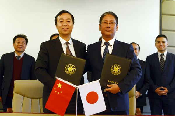 蔡建辉校长与福井浩二理事共同签署合作协议___.jpg